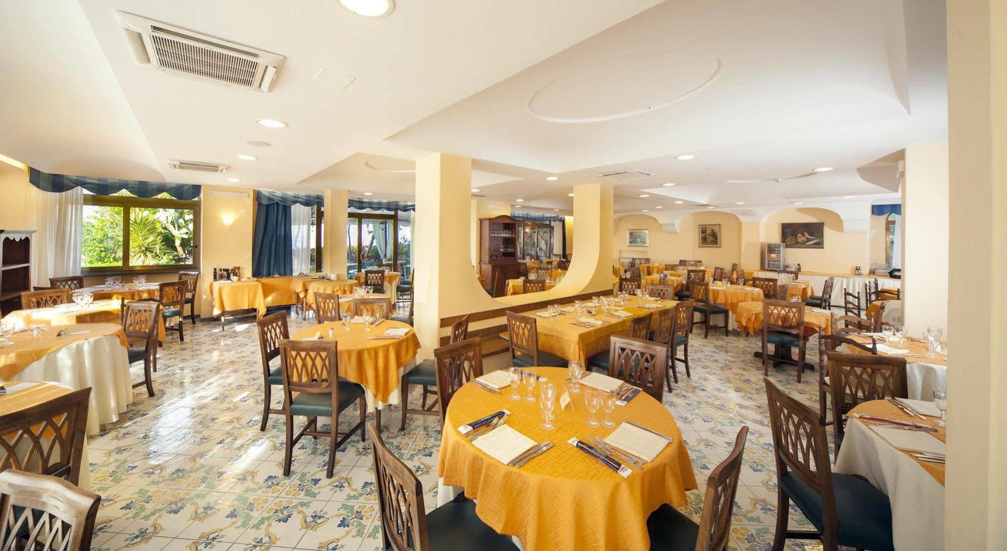 Hotel Ambasciatori Ischia Extérieur photo